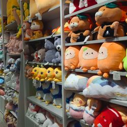 Ximi Crabtree Valley Mall - Plushes