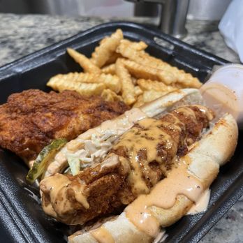 BussinBuns - Sandwich and tender combo - Food Trucks Near Me - Austin, Texas