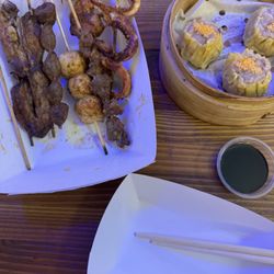 Zhi izakaya - Beef, chicken wings/gizzards/hearts, fish ball, squid tentacle, and some crab roe shumai