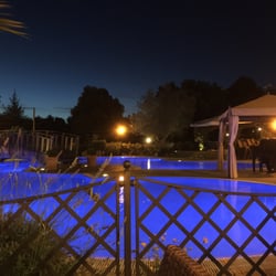 Il Postiglione - D'estate di cena o si pranza a bordo piscina. Io pianista è bravissimo