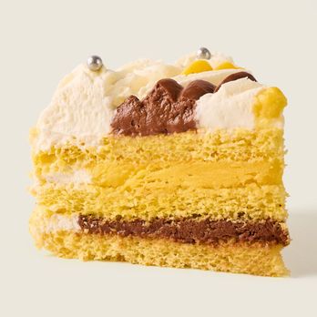 GIOMECCA - layers of chocolate cream, Italian vanilla Chantilly and soft sponge cake - Patisserie/Cake Shop Near Me - Berlino, BE GIOMECCA - layers of chocolate cream, Italian vanilla Chantilly and soft sponge cake - Patisserie/Cake Shop Near Me - Berlino, BE