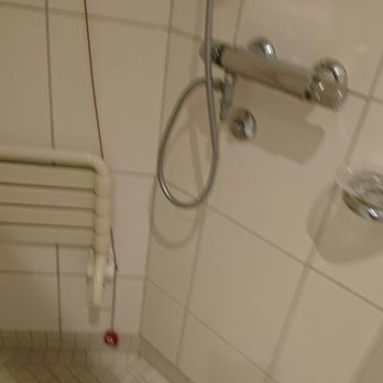 e.V. Krankenhaus Mettmann - Privat STATION 3E Grosse ebenerdige Dusche. - Hospitals Near Me - Mettmann, NW