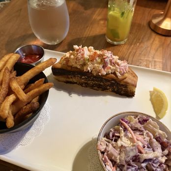 Herringbone Waikiki - Lobster roll - Seafood Near Me - Honolulu, Hawaii