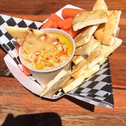 Nosh Shop - Hummus dip with pita and baby carrots