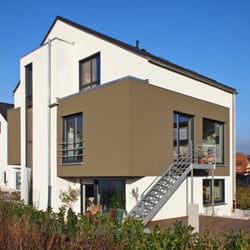 mAIA. Architektur+Immobilien - fertiggestellte Zweifamilienhaus-Doppelhaushälfte in Plankstadt