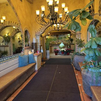 Si Casa Flores - Lovely and welcoming entry area. - Mexican Near Me - Grants Pass, Oregon Si Casa Flores - Lovely and welcoming entry area. - Mexican Near Me - Grants Pass, Oregon