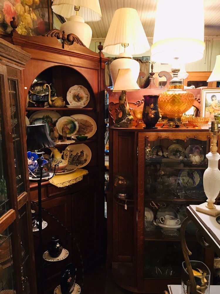 OLD WINDMILL ANTIQUES Updated August 2024 10 Photos 409 Main St