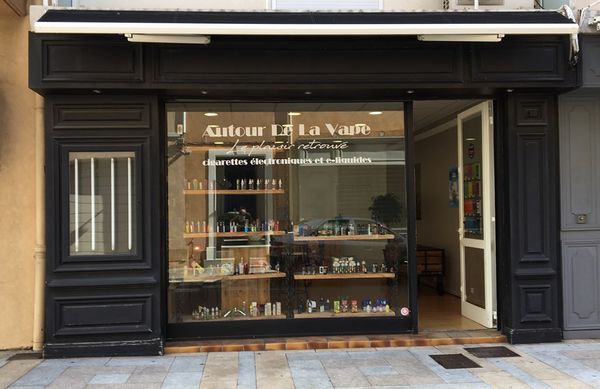 avis sur j'm vape sainte-maxime Autour de la Vape - Articles pour vapoteurs, 42 av Charles de Gaulle, 83120 Sainte  Maxime (France) main image 0