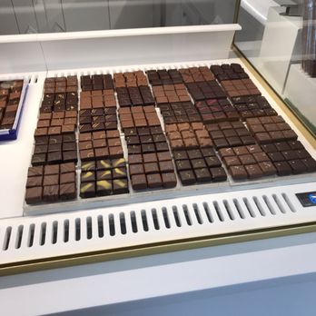 Senoble Famille Goumamde - So much to pick from. Delicious looking chocolates. - Tea Rooms Near Me - Paris, 75 Senoble Famille Goumamde - So much to pick from. Delicious looking chocolates. - Tea Rooms Near Me - Paris, 75