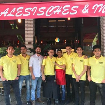 Der Everest - Our Team Photo - Himalayan/Nepalese Near Me - Berlin, BE