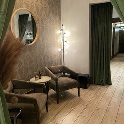 Olympic Spa - Adorable waiting area