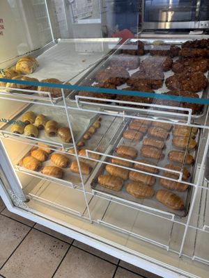 Dona Queen Donuts & Deli by null