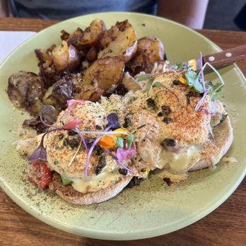 Berkeley Social Club - Crab Benedict - Breakfast & Brunch Near Me - Berkeley, California