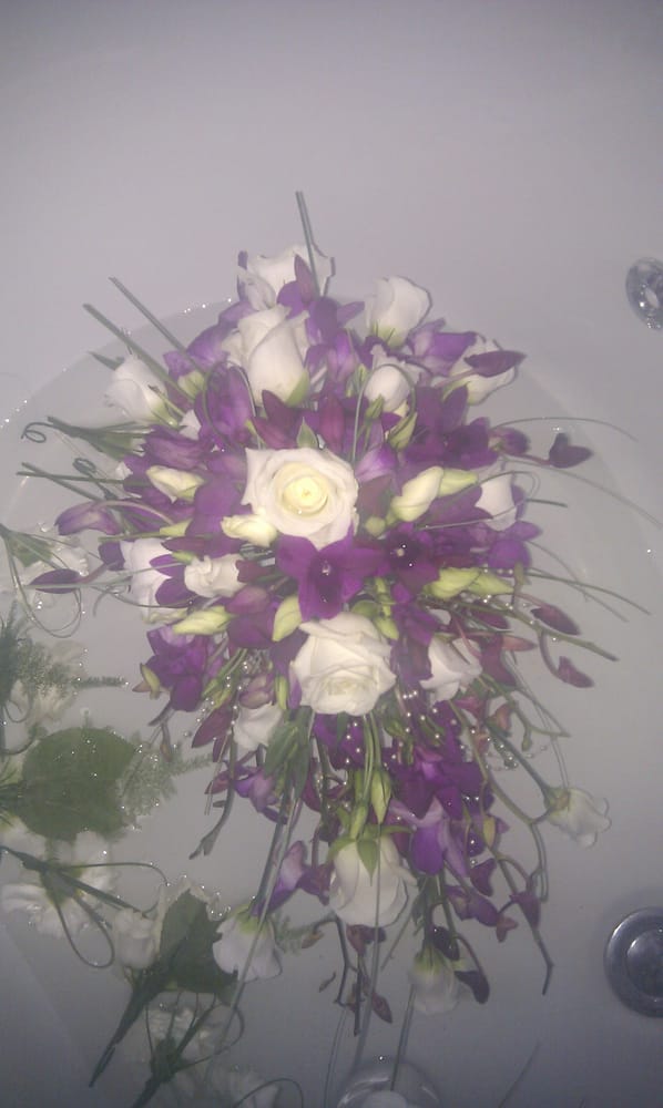 LEANNE’S FLOWERS 14 park avenue, Mold, Flintshire, United Kingdom