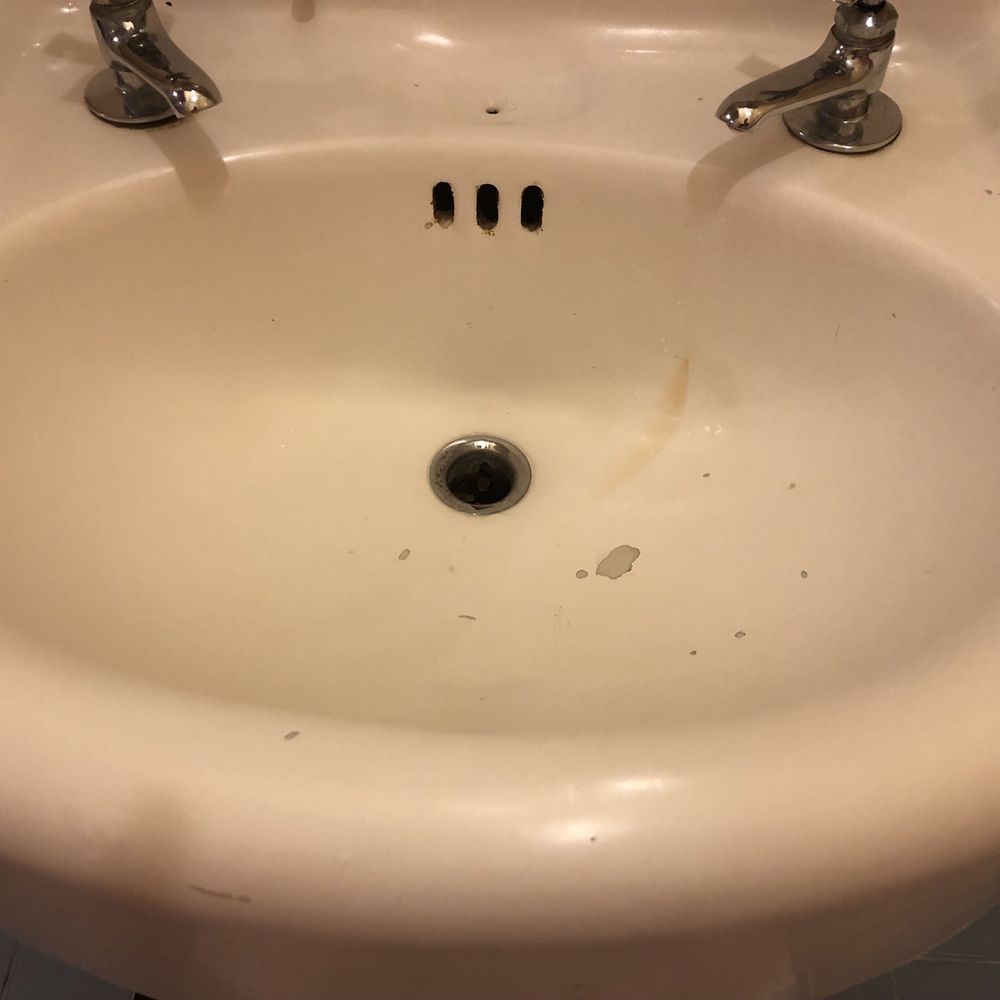 Sonora Inn - Dirty, chipped and cracked after the "remodel" - Hotels Near Me - Sonora, California Sonora Inn - Dirty, chipped and cracked after the "remodel" - Hotels Near Me - Sonora, California