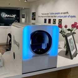 Eyemazy - We are the experts in iris photography using Eyemazy's specially designed photobox and editing system to create your very own "eyecatcher".