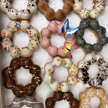 Besties Boba & Bites - Dozen mochi donuts - Coffee & Tea Near Me - Livermore, California Besties Boba & Bites - Dozen mochi donuts - Coffee & Tea Near Me - Livermore, California