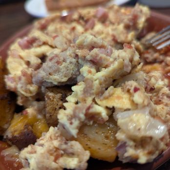 Bisbee Breakfast Club - Copper Queen Skillet without the gravy - American Near Me - Tucson, Arizona