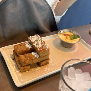 Hash Kitchen - Bread pudding French toast sticks w crème brûlée - Breakfast & Brunch Near Me - Draper, Utah Hash Kitchen - Bread pudding French toast sticks w crème brûlée - Breakfast & Brunch Near Me - Draper, Utah
