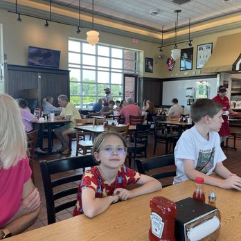 Smithfield's Chicken 'N Bar-B-Q - Barbeque Near Me - Shallotte, North Carolina