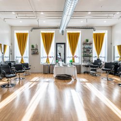 Salon Bliss - @SalonBlissOttawa
@SarahCrossDidMyHair
@_MichelleDidMyHair_
www.salonblissottawa.com