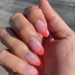 Diva Nail Salon - Barbie pink rhinestone French