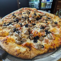Roadhouse Pizza & Pub - Frontiersman pizza