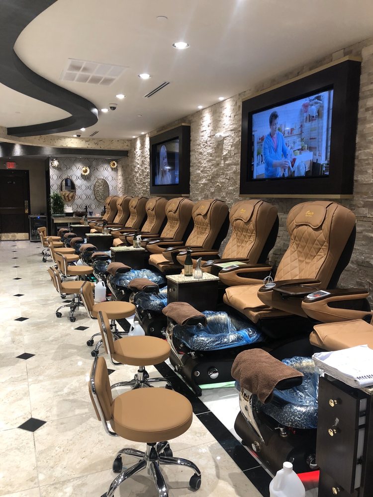 CUTENAILSLAKEGENEVA Updated April 2024 92E Geneva SquareLake