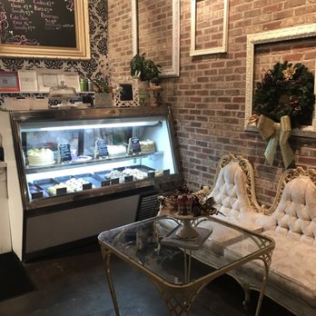 Jennivee’s Bakery - Desserts Near Me - Chicago, Illinois