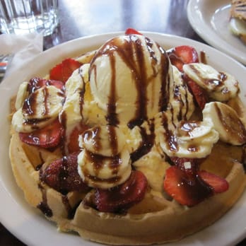 Iguana Cafe - Banana and strawberry waffle - Creperies Near Me - Chicago, Illinois