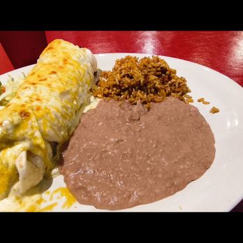 Poco & Moms - Chicken burro with rice and beans and topped with a sour cream and green Chile sauce - American Near Me - Tucson, Arizona Poco & Moms - Chicken burro with rice and beans and topped with a sour cream and green Chile sauce - American Near Me - Tucson, Arizona