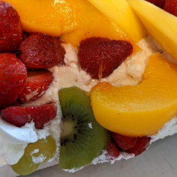Long Phung Bakery - Collapsed cake and leaking fruit - Bakeries Near Me - Westminster, California Long Phung Bakery - Collapsed cake and leaking fruit - Bakeries Near Me - Westminster, California