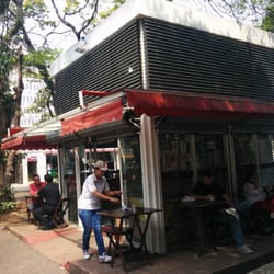 Street Coffee - Café e a "corintia" servindo