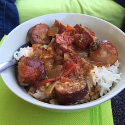 Chez Ma Doudou - Rougail saucisse en portion enfant (5€)