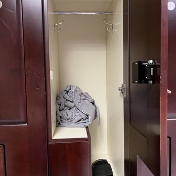 Red Hots Spa - Private lockers. Comes with a robe and flip flops (walk slow after the massage as your feet are oily and they slip off) - Day Spas Near Me - Roslyn, New York