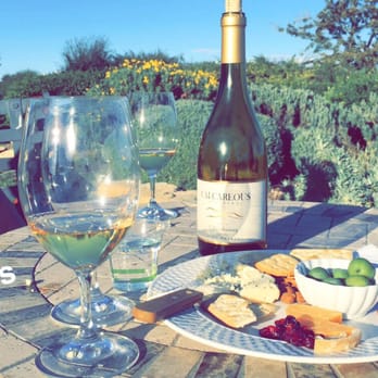 Calcareous Vineyard - Wine Tasting Room Near Me - Paso Robles, California Calcareous Vineyard - Wine Tasting Room Near Me - Paso Robles, California