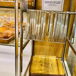 Paris Baguette - Tray, wax paper and tongs for items
