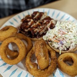Reedsport Coffeehouse Cafe - pulled pork sandwich with onion rings