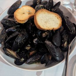 Mussels, white/butter sauce Mussels, white/butter sauce