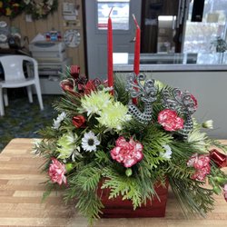 Halsey's Country Flowers - Christmas Arrangement