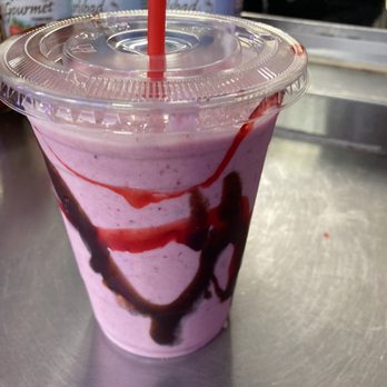 Strawberry Shack - Strawberry malt w chocolate - Desserts Near Me - Carlsbad, California