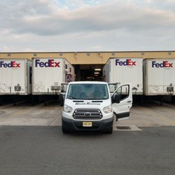 Road Runner Courier Service - Gettin' it Done!