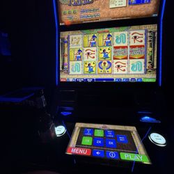 Luckey's Club