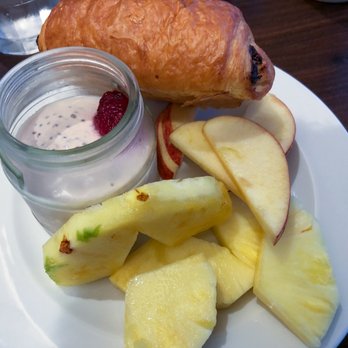 AC Hotel by Marriott Belfast - Breakfast buffet. - Hotels Near Me - Belfast, BFS AC Hotel by Marriott Belfast - Breakfast buffet. - Hotels Near Me - Belfast, BFS