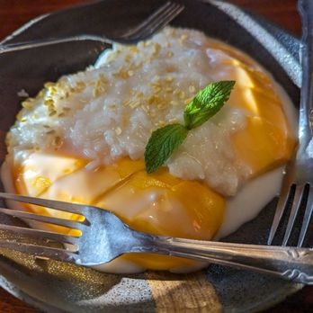 Shin Restaurant - Mango sweet rice - Thai Near Me - Long Beach, California