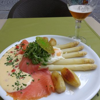 Vlaminck'14 - Asparagus with smoked salmon and hollandaise sauce. - French Near Me - Bruges, VWV