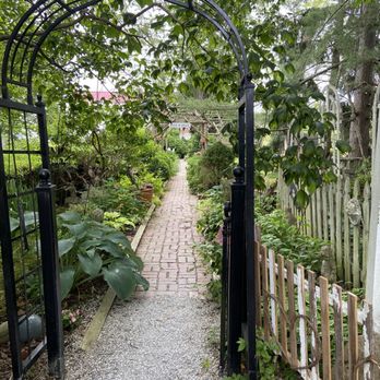 Stream Cliff Farm - Walk path to the garden - Wineries Near Me - Commiskey, Indiana