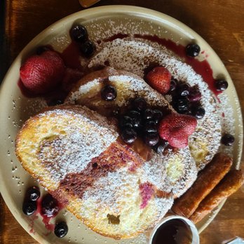 Harrison Corner Cafe - French toast - Cafes Near Me - Harrison Hot Springs, British Columbia