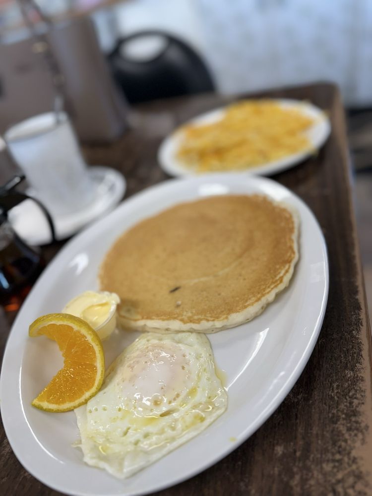 Wagon Wheel Cafe Logo