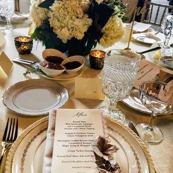Gracious Catering - Place settings florals - Party & Event Planning Near Me - Wauwatosa, Wisconsin